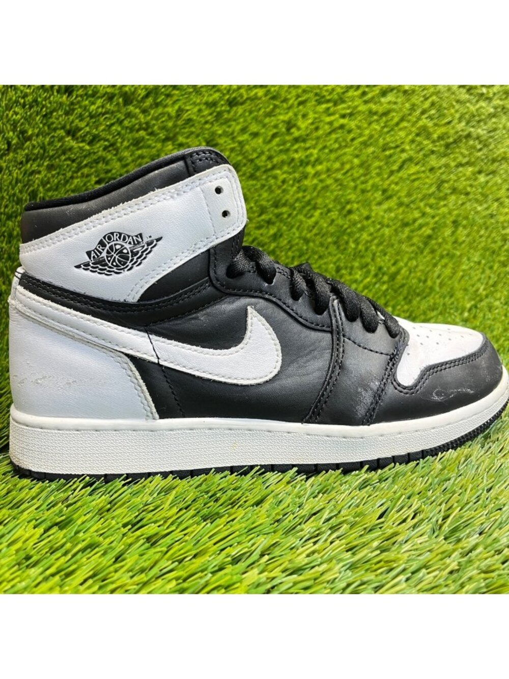 Nike Air Jordan 1 Retro High OG Boys Size 6.5Y White Basketball Shoes Sneakers
